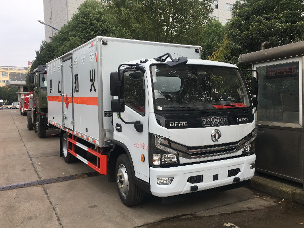 東風(fēng)D7易燃?xì)怏w廂式運(yùn)輸車 東風(fēng)D7易燃?xì)怏w廂式運(yùn)輸車