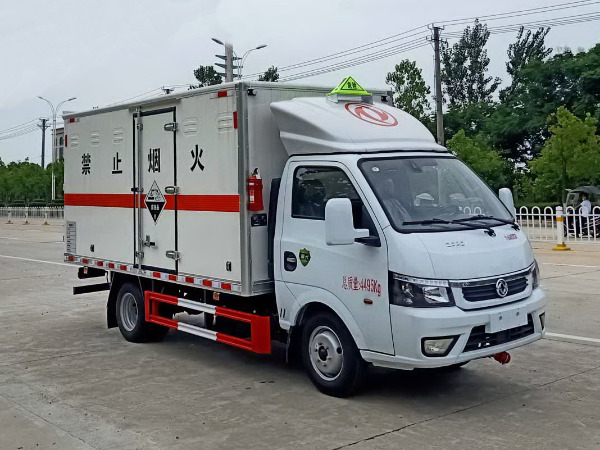 東風(fēng)途逸腐蝕性物品廂式運(yùn)輸車(chē)