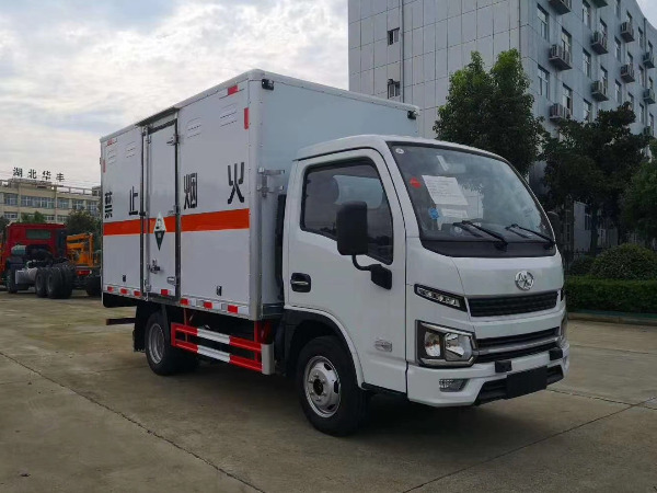 躍進(jìn)福運(yùn)S80腐蝕性物品廂式運(yùn)輸車(chē)