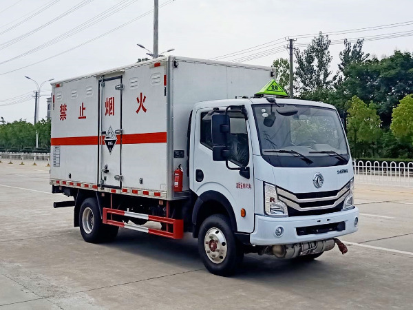 東風(fēng)藍(lán)牌腐蝕性物品廂式運(yùn)輸車(chē)