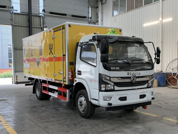 東風(fēng)5米1腐蝕性物品廂式運(yùn)輸車(chē)