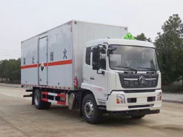 東風(fēng)天錦腐蝕性物品廂式運(yùn)輸車(chē)