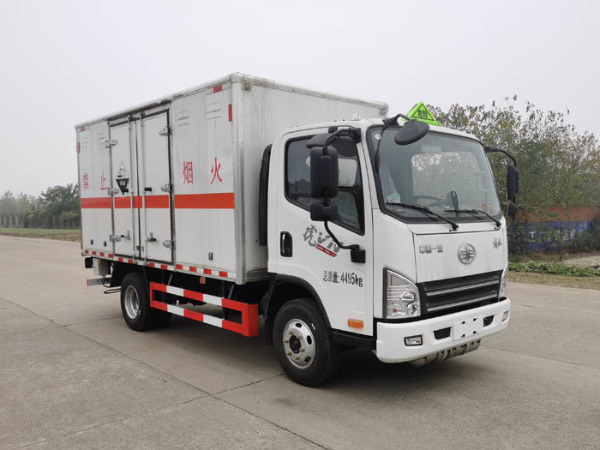 解放藍(lán)牌腐蝕性物品廂式運(yùn)輸車(chē)