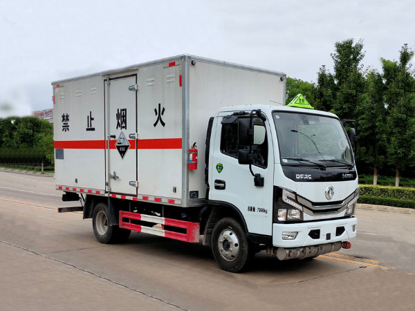 東風(fēng)4米1腐蝕性物品廂式運(yùn)輸車(chē)