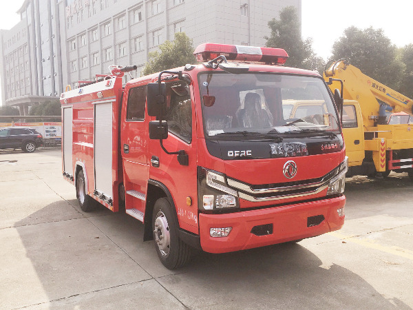 東風(fēng)5噸水罐消防車 東風(fēng)5噸水罐消防車