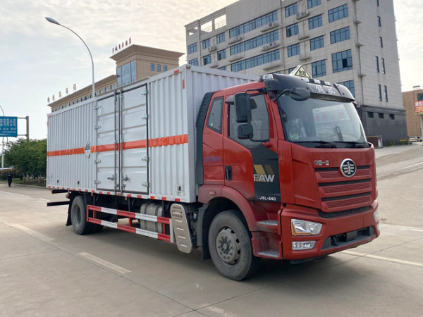 解放J6L雜項(xiàng)危險(xiǎn)物品廂式運(yùn)輸車 解放J6L雜項(xiàng)危險(xiǎn)物品廂式運(yùn)輸車