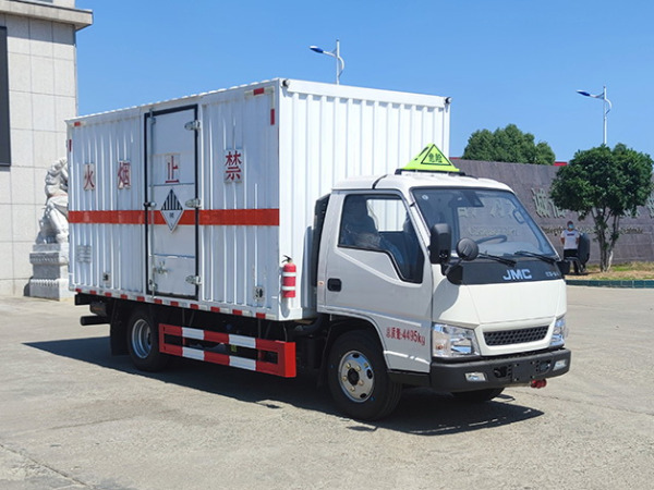 江鈴4米2雜項(xiàng)物品廂式運(yùn)輸車 江鈴4米2雜項(xiàng)物品廂式運(yùn)輸車