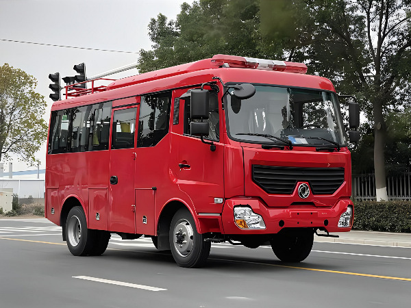 東風(fēng)超龍17座運兵車 東風(fēng)超龍17座運兵車