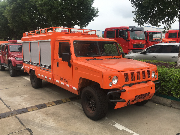 勇士四驅(qū)器材消防車 勇士四驅(qū)器材消防車